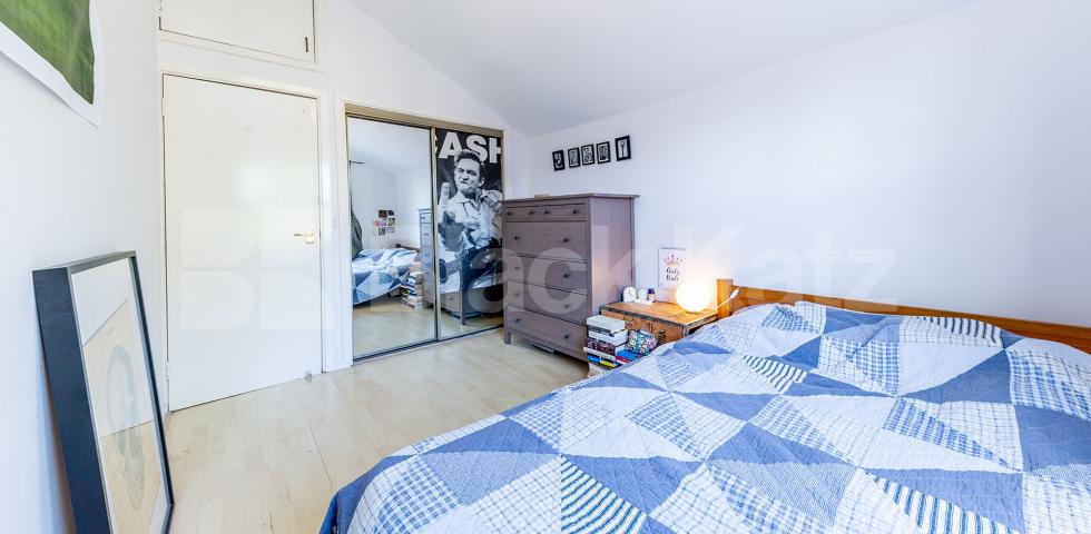 Superb modern two double bedroom flat with a private terrace mins to tube Baynes Street, Camden